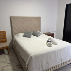 Habitación a 1 cuadra de la gran plaza