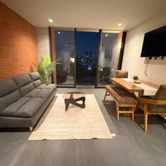 Walk to US Consulate  Gym, Parking & Dining