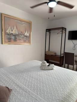 Dormitory room a 1 cuadra - Image 4