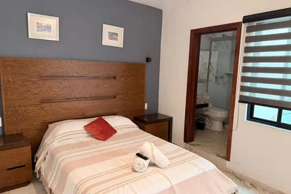 Habitación a 1 cuadra de la gran plaza - Imagen 1
