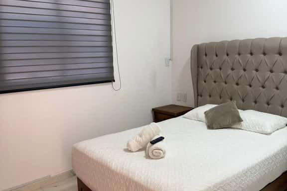 Habitación a 1 cuadra de la gran plaza - Imagen 1