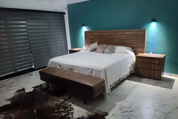 Habitación a 1 cuadra de la gran plaza - Imagen 1