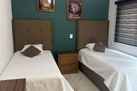 Habitación a 1 cuadra de la gran plaza - Imagen 1