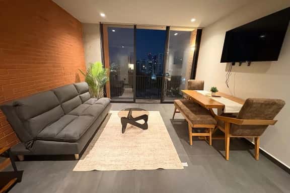 Walk to US Consulate  Gym, Parking & Dining - Imagen 1