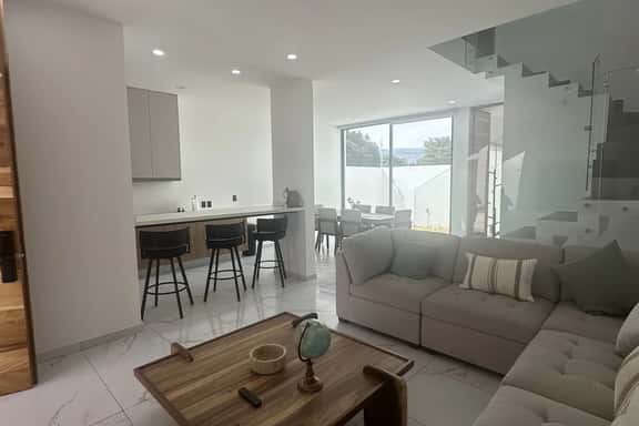 Casa en coto priv 8 personas con estacionamiento - Imagen 1