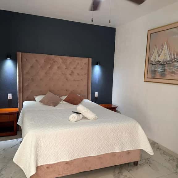 Habitación a 1 cuadra de la gran plaza - Imagen 1