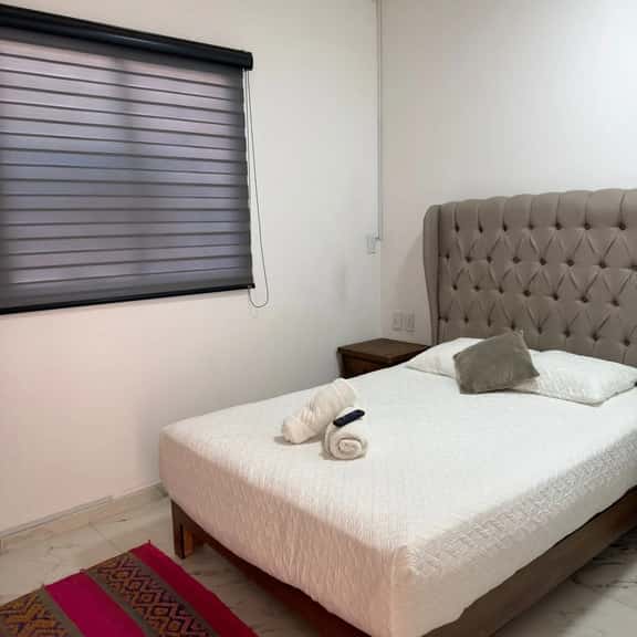 Habitación a 1 cuadra de la gran plaza - Imagen 1