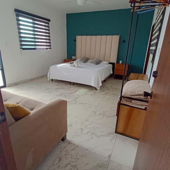 Habitación a 1 cuadra de la gran plaza - Imagen 1