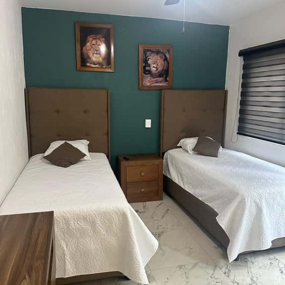 Habitación a 1 cuadra de la gran plaza - Imagen 1