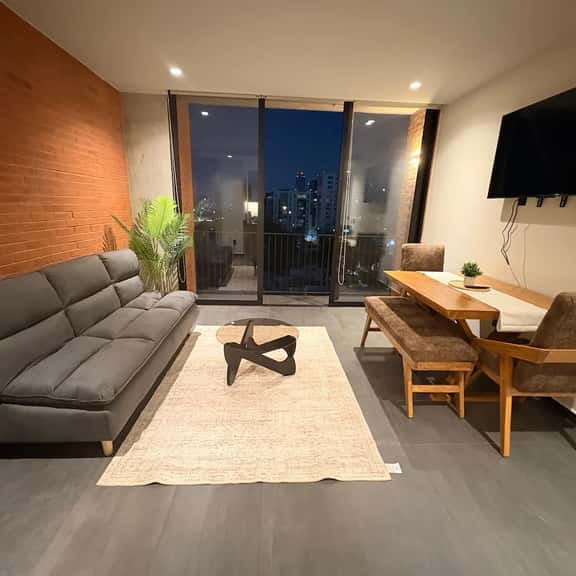 Walk to US Consulate  Gym, Parking & Dining - Imagen 1