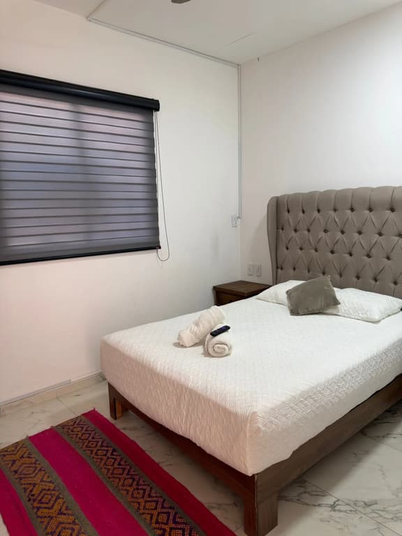 Habitación a 1 cuadra de la gran plaza - Image 1