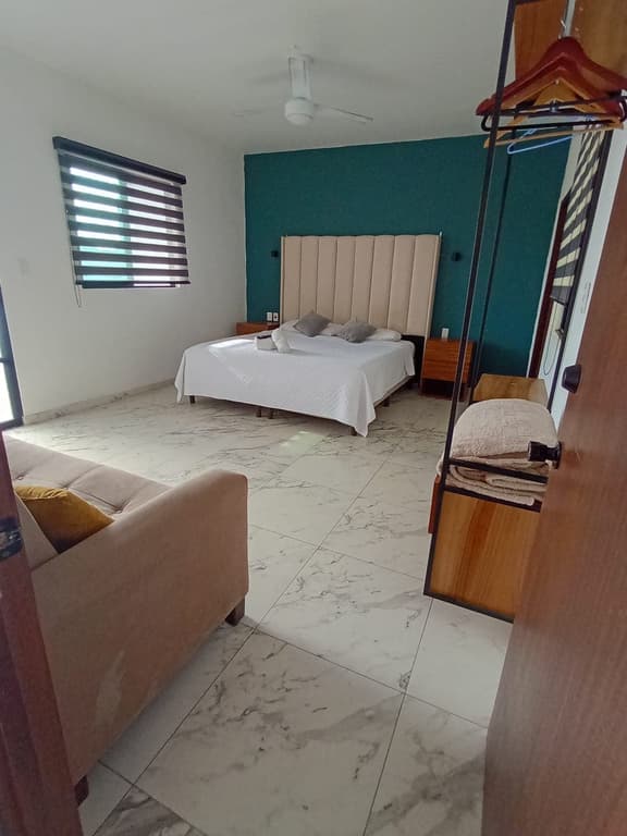 Habitación a 1 cuadra de la gran plaza - Image 1