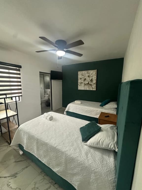 Habitación a 1 cuadra de la gran plaza - Image 1